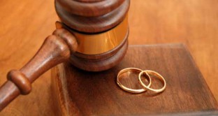 Il divorzio è lo scioglimento del matrimonio e pone fine all'unione matrimoniale mentre la separazione personale dei coniugi non costituisce materia giuridica ma ha valore di legge quando è riconosciuta dal giudice.