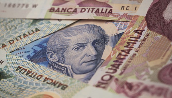 Mancano istruzioni sulle modalità per cambiare le vecchie lire in euro e intanto la Banca d'Italia respinge le richieste di conversione. Associazioni dei consumatori pronte a fare esposto
