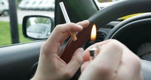 fumare alla guida