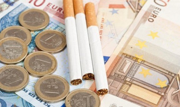 Dal 20 aprile aumento di 20 centesimi delle sigarette più diffuse, vediamo marche costo di un pacchetto di bionde.