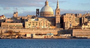 Sempre più persone, lavoratori ma soprattutto pensionati, scelgono di trasferirsi a Malta. Quali sono i motivi e quali agevolazioni sono previste?