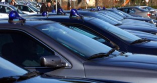 Vittoria del Movimento 5 Stelle sui tagli alle auto blu: bloccati nuovi acquisti e avviati nuovi controlli