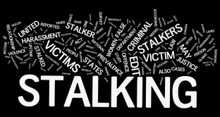 Cosa devono fare le vittime di stalking per tutelarsi?