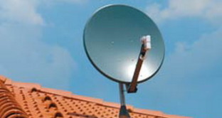 Ogni condomino ha il diritto di installare la propria antenna satellitare nelle parti comuni del condominio, anche se esiste un'antenna centralizzata.