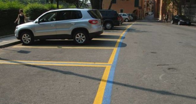 Multe parcheggio strisce blu: quando è possibile fare ricorso se la striscia non si vede bene