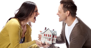 Chi è tenuto al pagamento delle spese condominiali di un appartamento, il coniuge assegnatario o quello proprietario?