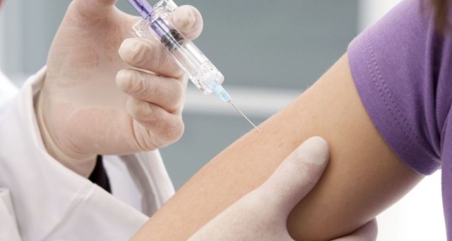 Pubblicato in Gazzetta Ufficiale il nuovo Piano nazionale Vaccini 2017 - 2019. Tra le novità: vaccino meningite, HPV per i maschi, varicella, … niente ticket.
