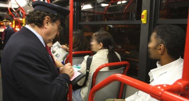 Cosa rischia chi viaggia senza biglietto sull'autobus? Quando si commette reato?