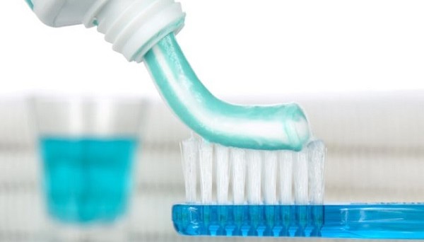 Il Triclosan, una sostanza pericolosa usata nei dentifrici e saponi intimi, ma l'Italia cosa fa? Perchè l'Europa non fa niente? Petizione del Test-Salvagente.