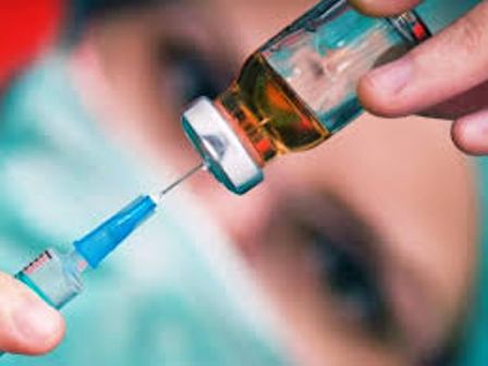 Dopo i casi di meningite aumentano le richieste per i vaccini: ecco quali tipi esistono e quali sono gratuiti o invece prevedono dei costi