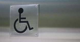 Legge 104: differenza tra invalidità e handicap. Cosa sapere sulle malattie che danno diritto ai permessi
