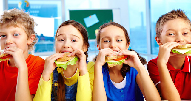 Scuola: vietato portare alimenti fatti in casa non confezionati da consumare collettivamente per salvaguardare la salute dei bambini. 