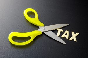Strategie fiscali e consigli per pagare meno tasse: sul web spopolano ma occhio alle truffa