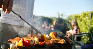 Barbecue in giardino e vicini di casa: chiarimenti su tollerabilità di fumi ed emissioni. E' possibile impedire una grigliata da parte del vicino? 