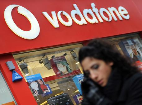 Vodafone ha studiato un piano di assunzioni donne per favorire l'inserimento nel mondo del lavoro di giovani mamme e casalinghe: come fare domanda e quali sono le posizioni aperte