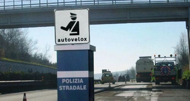 Multe Autovelox a raffica, adesso basta: una class action contro le multe selvagge dei Comuni italiani e gli autovelox-trappola, adesso restituiranno i soldi.