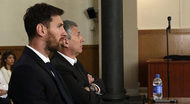 Confermata la condanna a 21 mesi di carcere per Leo Messi: il calciatore è accusato di frode fiscale aggravata.