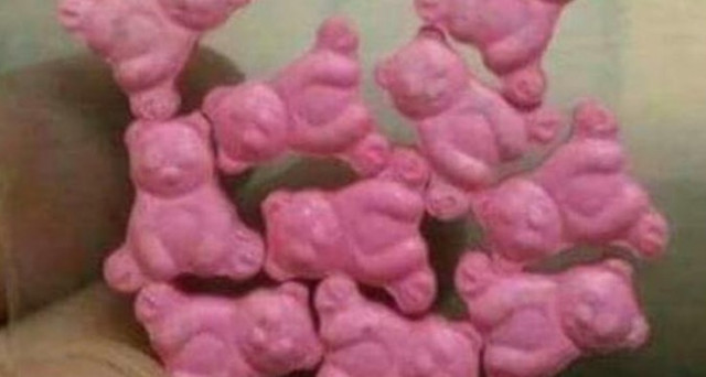 Orsacchiotti rosa a forma di caramelle per bambini, attenzione è droga. L'allarme lanciato su WhatsApp nei gruppi genitori, bufala o verità?