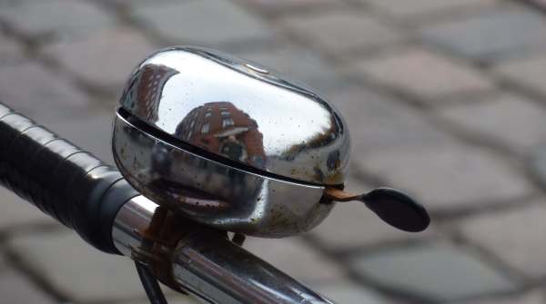 In bici senza campanello: quando e perché si rischia la multa.