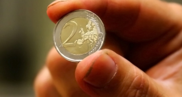 Dove stanno circolando i due euro falsi? E come difendersi dalla truffa delle monete contraffatte?