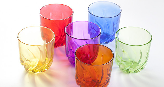 Bicchieri in vetro tossici, usati quotidianamente creano gravi danni alla salute, contengono cadmio e piombo, valori oltre mille volte in più la media.