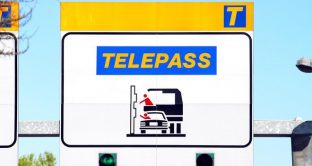 Anche l'uso del telepass può insospettire il Fisco: ecco i controlli sul reddito che possono essere fatti partendo dal casello autostradale.