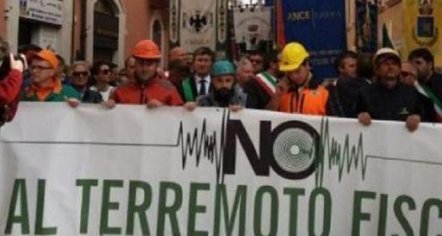 I contribuenti residenti nelle aree del terremoto del Centro Italia tornano a pagare le tasse. Lo Stato incasserà cinque mensilità arretrate in un colpo solo. 