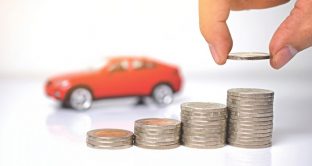 Dal prossimo anno le assicurazioni auto potrebbero costare molto meno, così le famiglie potranno risparmiare.
