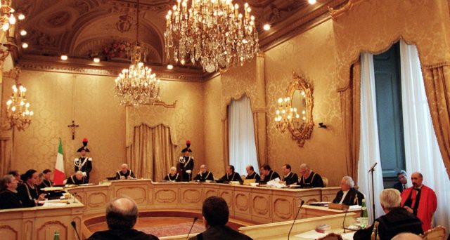 La riscossione delle cartelle è farraginosa e complicata in Italia. Per la Corte Costituzionale occorre semplificare le azioni di esecuzione.