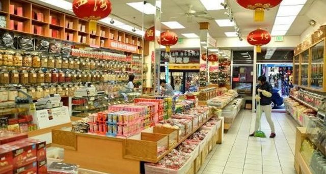 Le Meloni contro i negozi cinesi che non pagano le tasse: ma è proprio così? Dipendono da questo i prezzi più bassi degli articoli made in China?