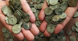 Monete in piombo: sono pezzi antichi da collezione o soldi falsi? Ecco come capirlo.