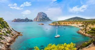 Assunzioni ad Ibiza: offerta lavoro per custodi di villa di lusso con alloggio gratis. 