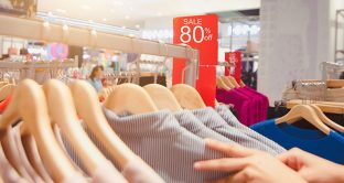 Saldi invernali: reso merce e rimborso. Le linee guida per i consumatori e differenze tra acquisti online e in negozio.