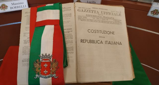 Come si ottiene la cittadinanza italiana per residenza in Italia. Requisiti per fare domanda, documenti da presentare e tempi tecnici per la concessione.