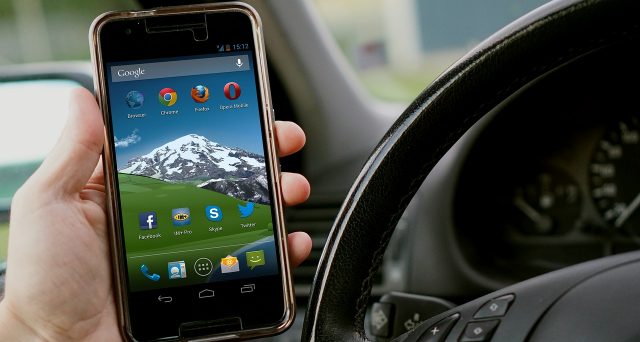Sempre più polizze Rc auto sono stipulate da smartphone. Ne fanno uso soprattutto i giovani di Valle d’Aosta, Veneto e Lombardia.