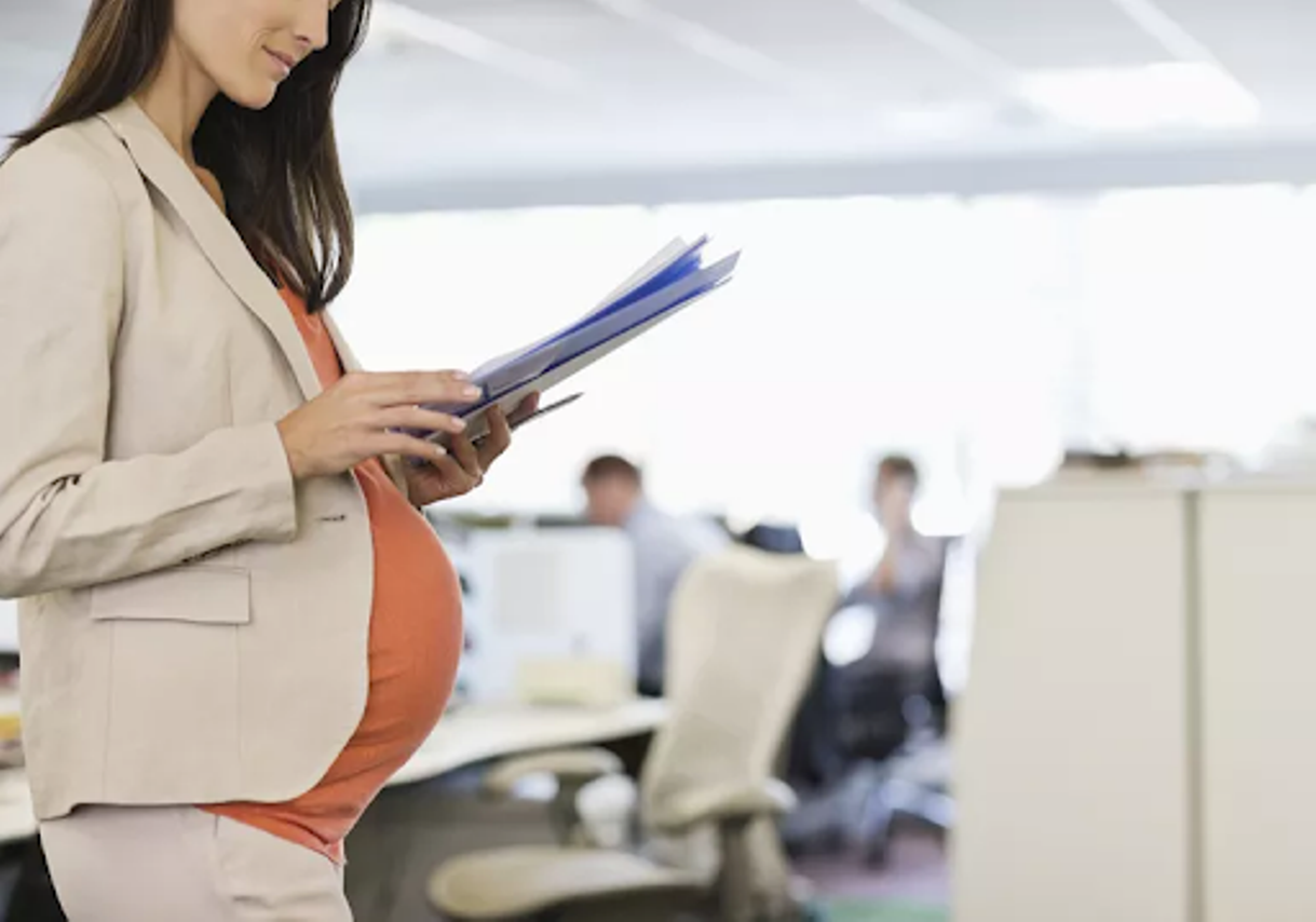 gravidanza-a-rischio-lavoro-in-piedi
