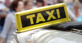 Servizio taxi, il tassista deve emettere fattura?