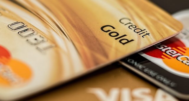 La lotteria scontrini è legata al programma “Italia Cashless” per incentivare l’utilizzo di carte elettroniche negli acquisti