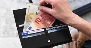 Aumento di stipendio ma busta paga più bassa: la beffa del bonus Renzi