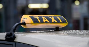 Taxi a metà prezzo anche per donne incinte: ecco come ottenere il buono