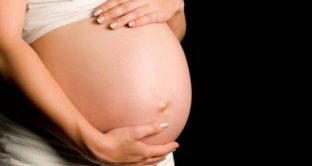 Cameriera incinta lavorare in piedi comporta gravidanza a rischio anche part time