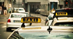 Sospensione bollo auto per taxi, ecco dove e per chi: aggiornamenti e novità