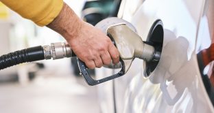 Hai diritto al bonus carburante anche se non fai benzina per andare a lavoro?
