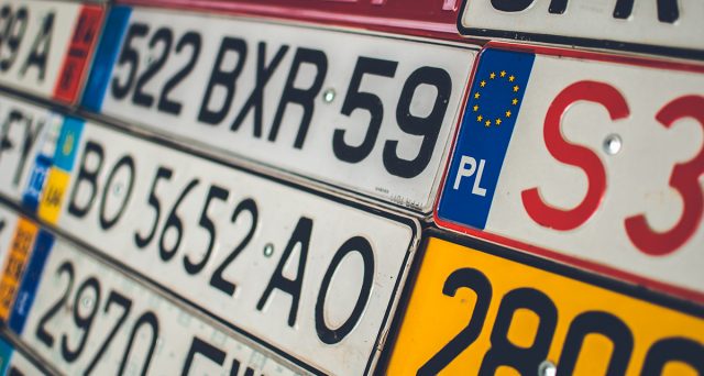 Dal 21 marzo 2022 è obbligatorio iscrivere il veicolo con targa estera al REVE. Multe fino a 3.500 euro per chi non si adegua.