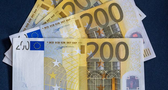 Bonus 200 euro colf e badanti, tempi di pagamento non uguale tutti