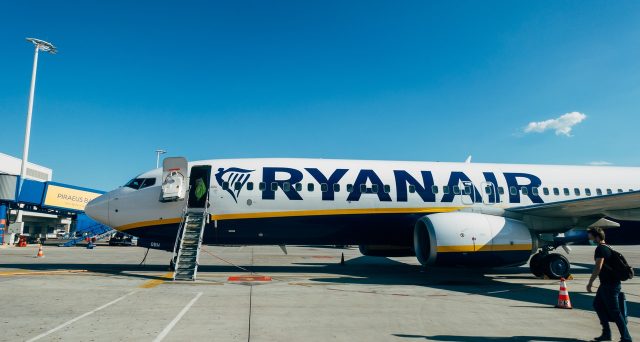 Con Ryanair si vola in pensione: bastano 45 minuti al giorno in Italia (la sentenza)