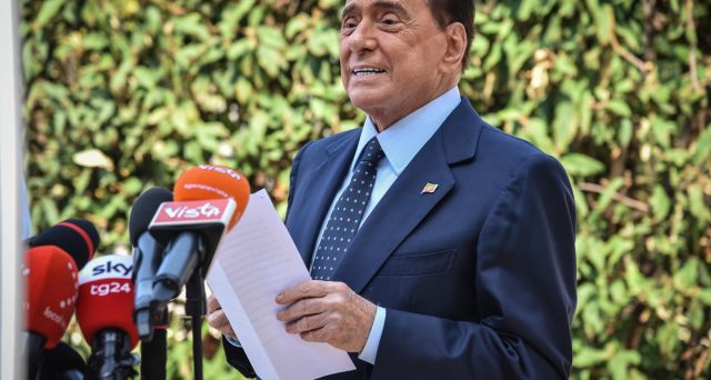 Silvio Berlusconi ha appena dichiarato di voler “aumentare ed estendere il Reddito di Cittadinanza a tutti i cittadini che sono nella povertà”.
