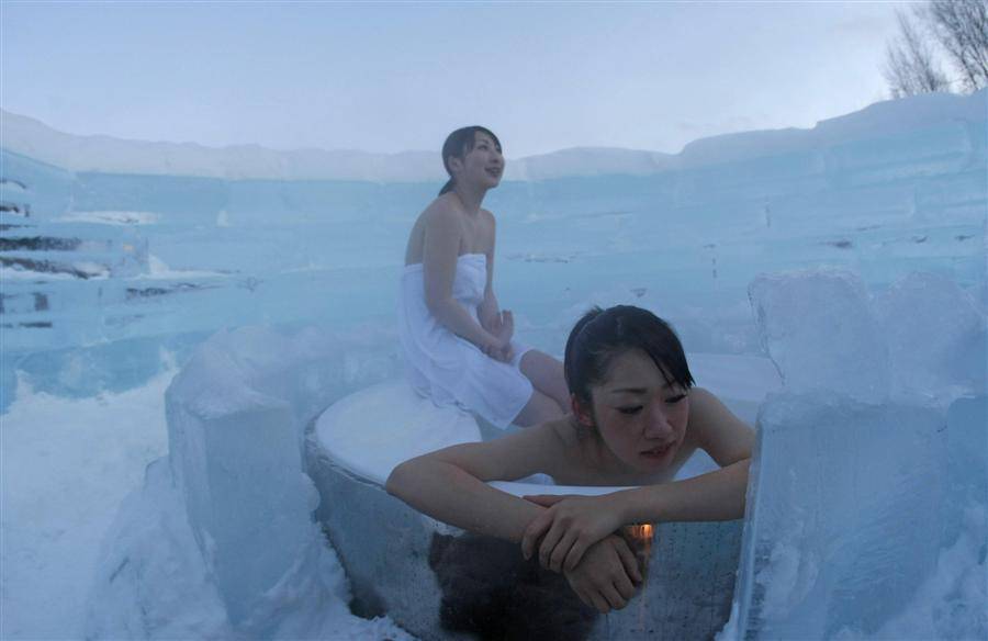 cold-bathroom-in-ice-hotel.jpg