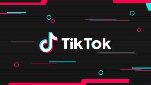 Lavorare con TikTok, ecco il corso gratuito per fare soldi da videomaker