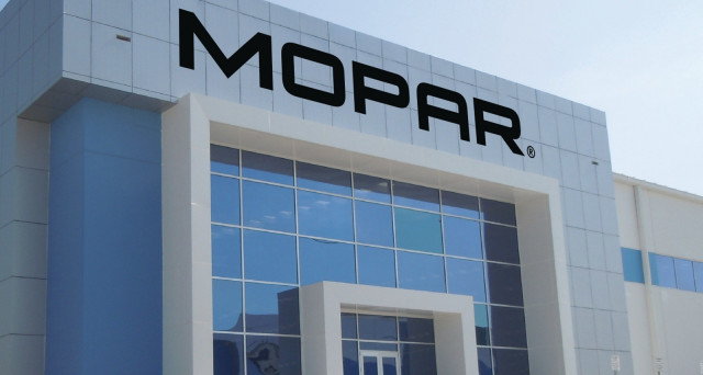 Mopar inizierà la produzione del suo motore Hellephant entro la fine dell'anno, secondo quanto riferito da Muscle Cars & Trucks